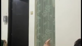 Cewek Semok Pasrah Disetubuhi Pacarnya