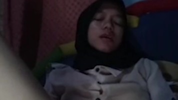 Bokep Indo ABG Jilbab Ngangkang Colmek Dildo Jumbo
