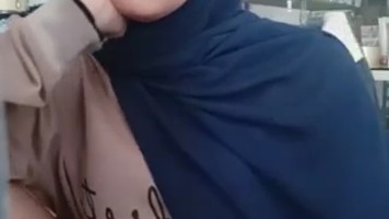 Bokep Indo Jilbab Cute Nakal Ngangkang Pamer Selangkangan