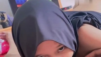 Bokep Jilbab – Full Durasi Cewek Hijab yang Dulu Viral Hisap Punya Om