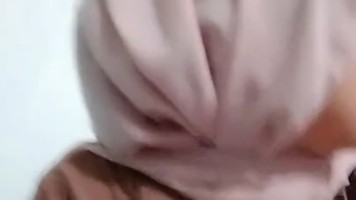 Bokep Ukhti Jilbabers Cantik Remas Buah Dada Godain Pascol