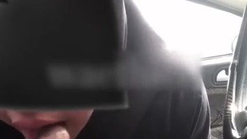 Jilbabers Gemoy Blowjob Kontol di Mobil Viral