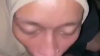 Air Mancur Keluar Hijab Kena Kobel Hingga Lemas