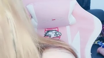 Kak Celia BerKacamata Manies Colmek Ngangkang